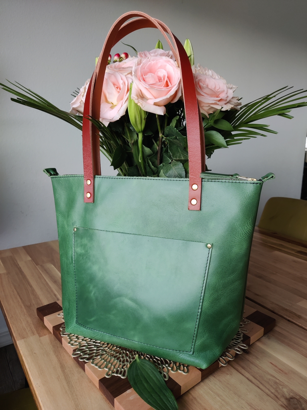 Portland Leather Medium Zipper Tote 🤠🌿 - Picture 3 of 16